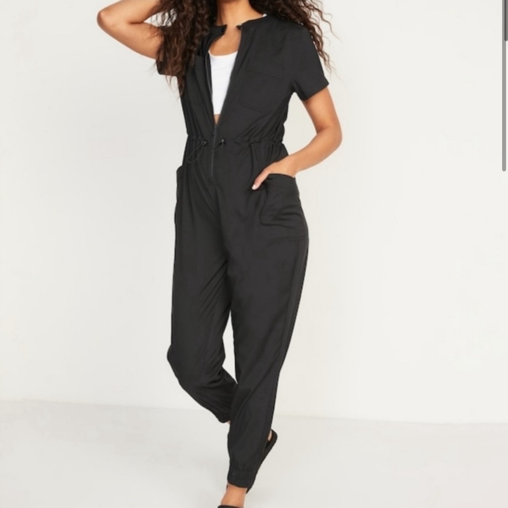 Old Navy Short-Sleeve Collarless StretchTech Jumpsuit Black Size M